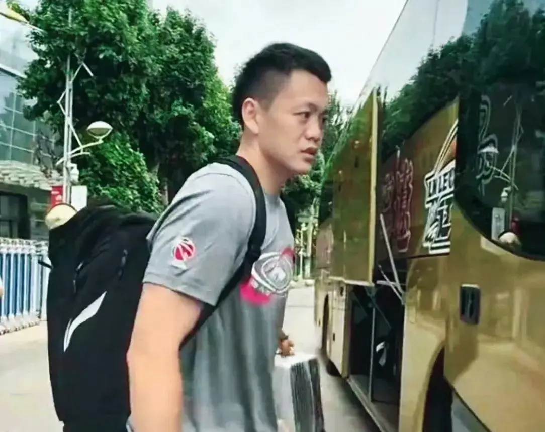 梭在各个球, 年龄确实大