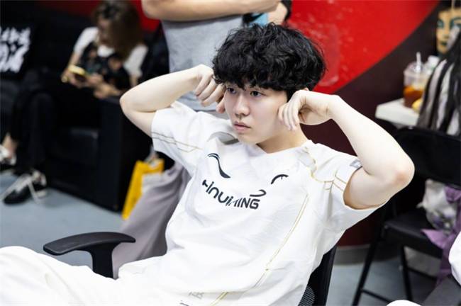 为比赛增添, 一场, 士轮 为比赛增添, 一场, 士轮