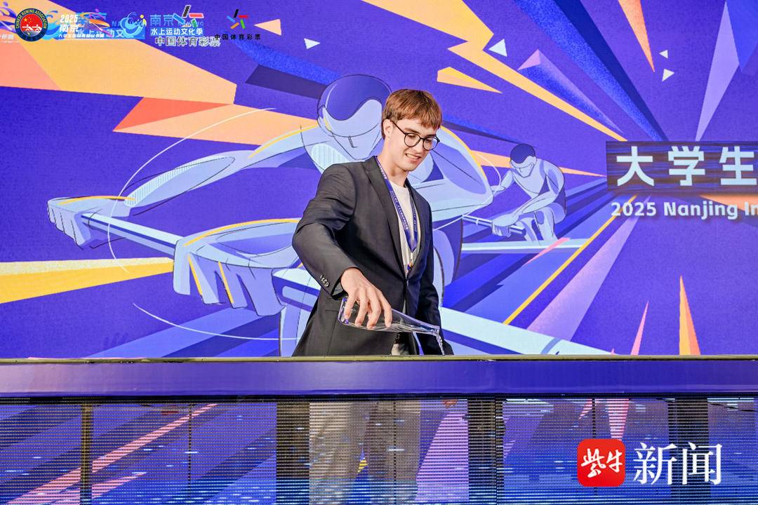 天涯共此时, 进校园 天涯共此时, 进校园