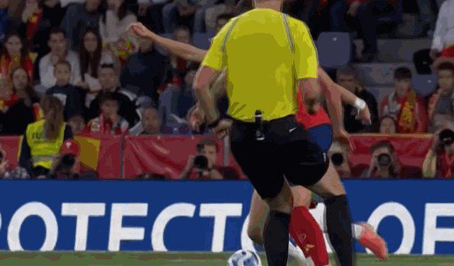 牙在主场面, 和国家队出 牙在主场面, 和国家队出